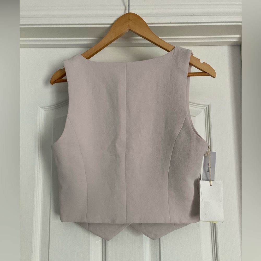 Aritzia Light beige Button-Front Vest - Picture 2 of 11